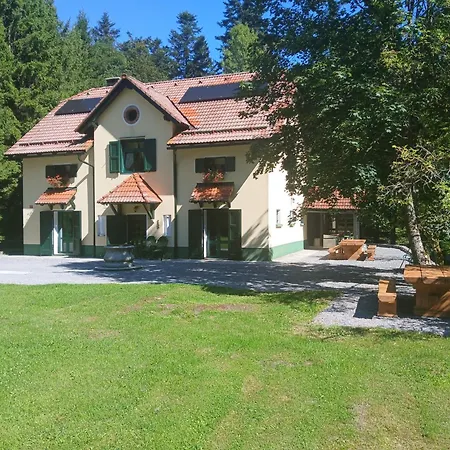 Vila Gozdarska Hisa Debeli Kamen Pivka