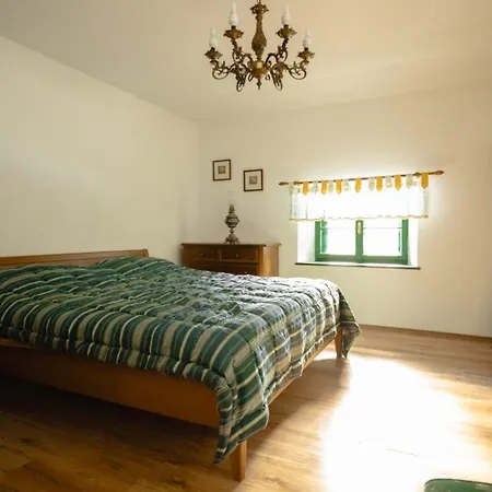 Gozdarska Hisa Debeli Kamen Villa Pivka